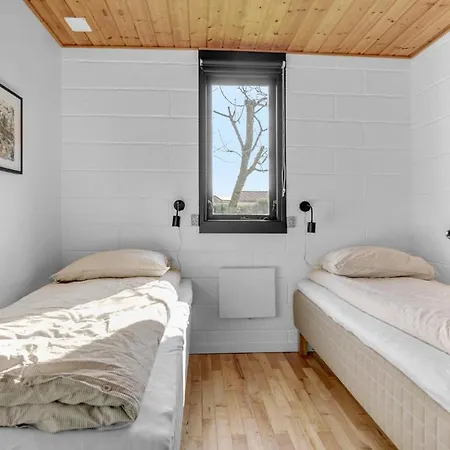 Strandhus I Asperup Med Havsutsikt * Asperup