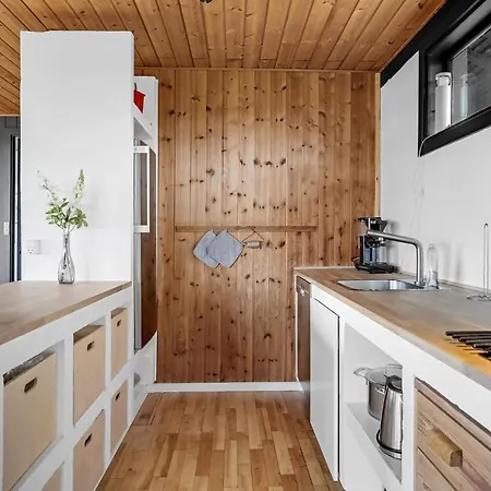 Strandhus I Asperup Med Havsutsikt