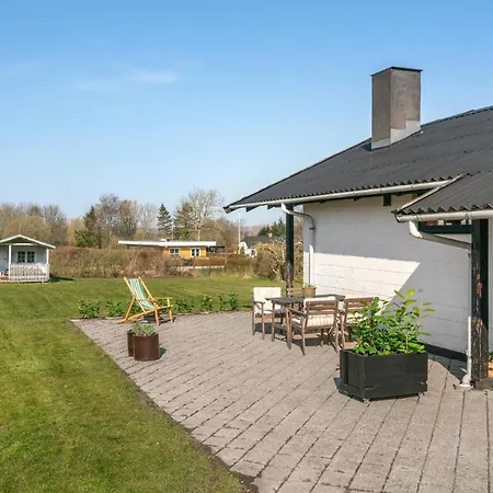 Strandhus I Asperup Med Havsutsikt * Asperup